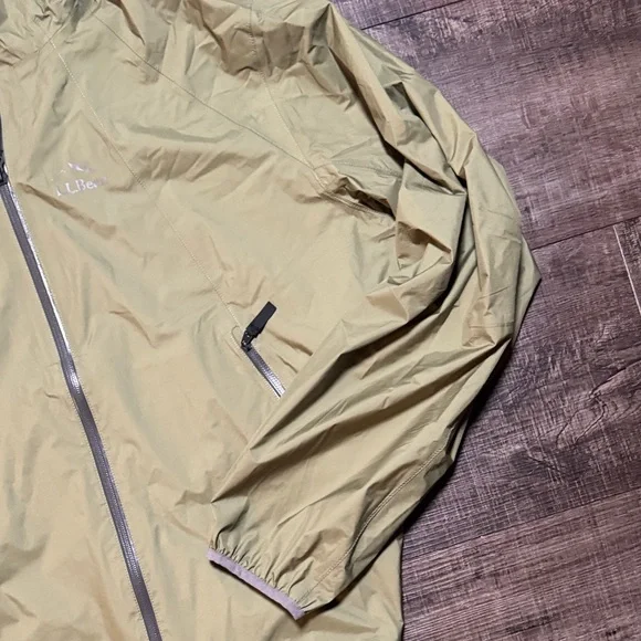 L.L. Bean Men's Light Green Hooded Jacket - Picture 3 of 8